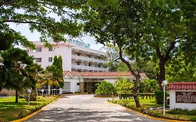 Beach Hotel  3*